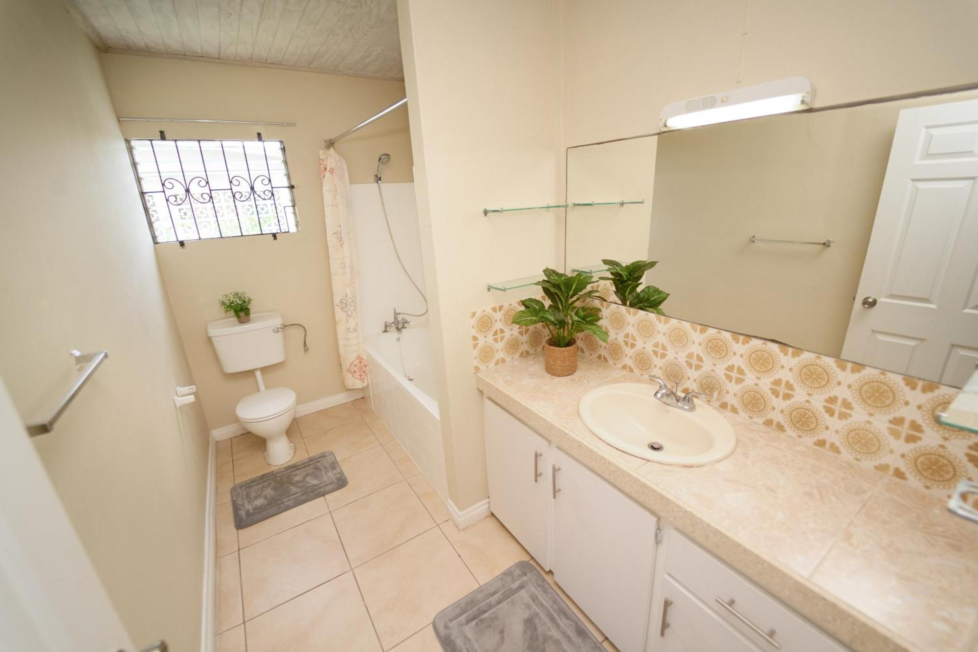 Spacious 3-Bedroom Home - Regency Park Bridgetown Ngoại thất bức ảnh