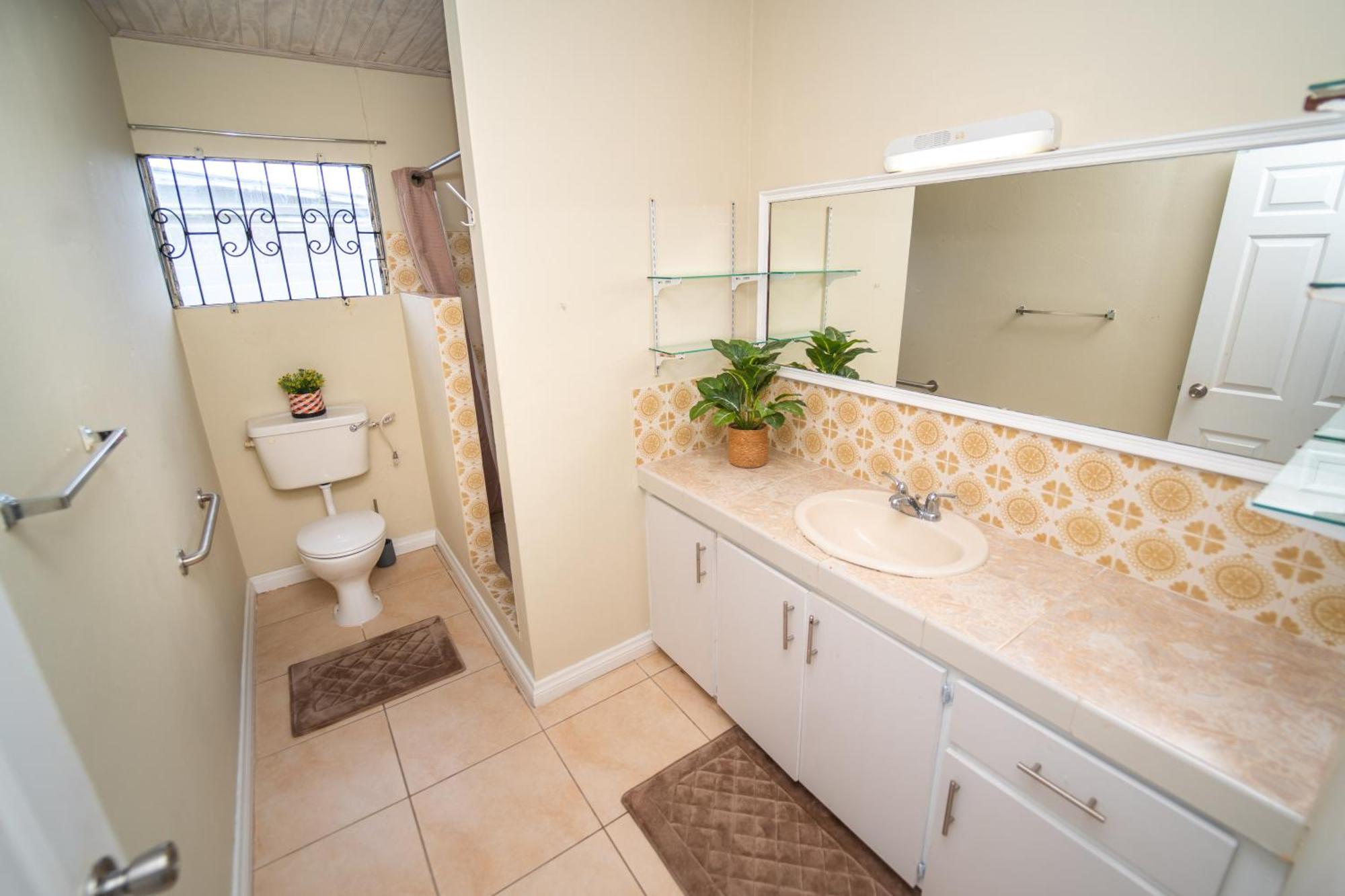 Spacious 3-Bedroom Home - Regency Park Bridgetown Ngoại thất bức ảnh